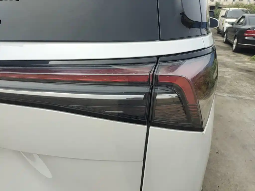 Buick GL8 Hybrid — миниатюра 8