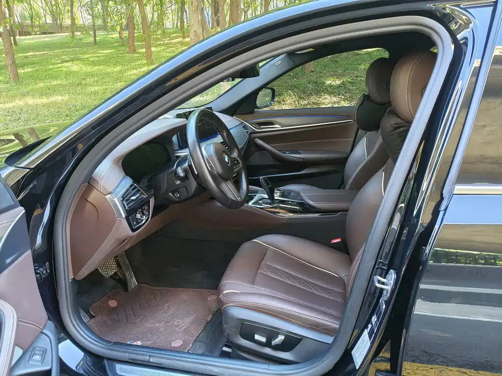 BMW 5 Series — миниатюра 12