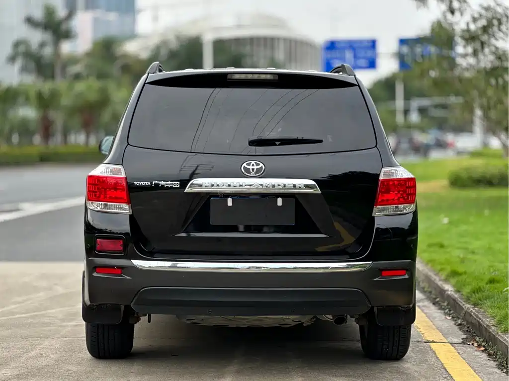 Toyota Highlander 2012 2.7L 7 мест Elite