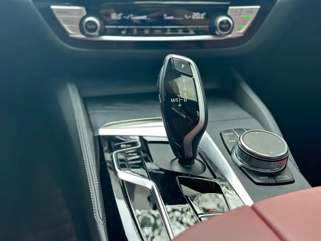 BMW 5 Series — миниатюра 9