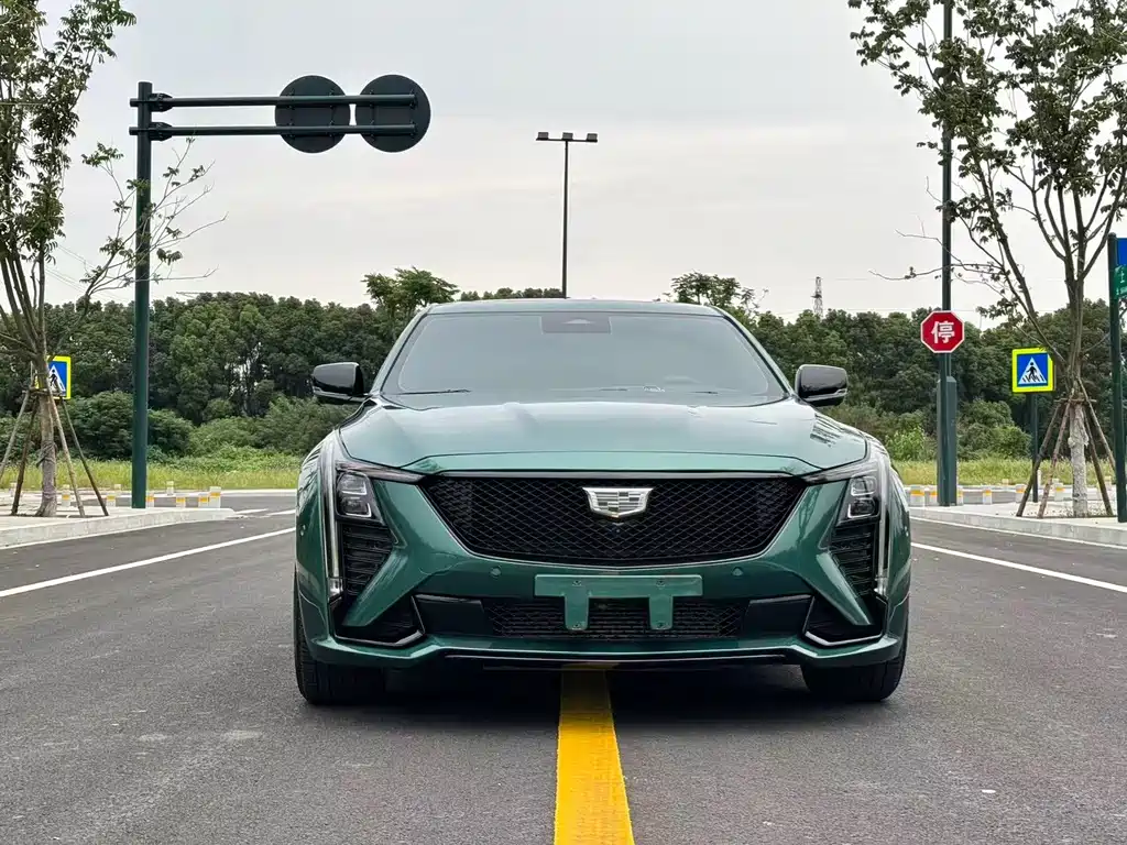 Cadillac CT5 — миниатюра 2