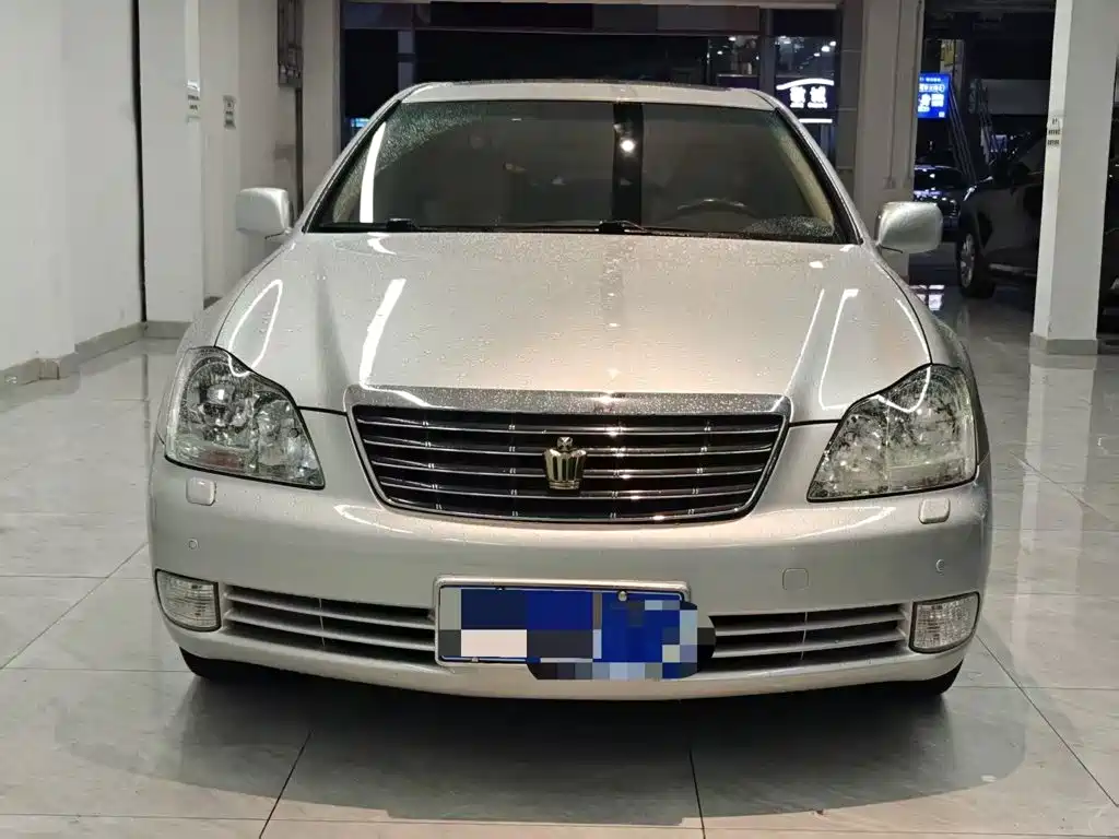 Toyota Crown — миниатюра 3