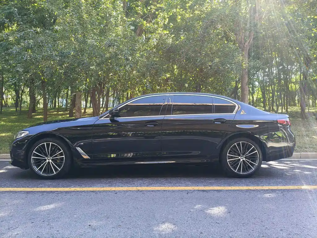 BMW 5 Series — миниатюра 8