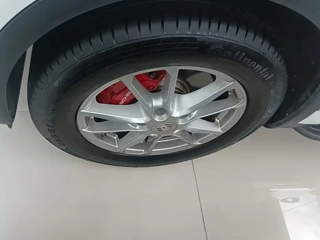 Porsche Cayenne — миниатюра 23