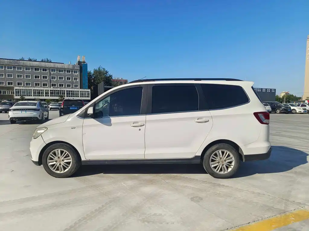 Wuling Hongguang — миниатюра 3