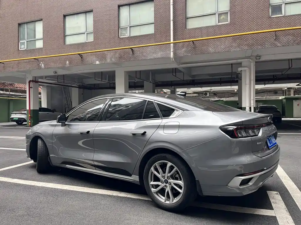 Ford Mondeo — миниатюра 7