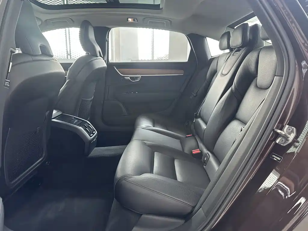 Volvo S90 — миниатюра 8