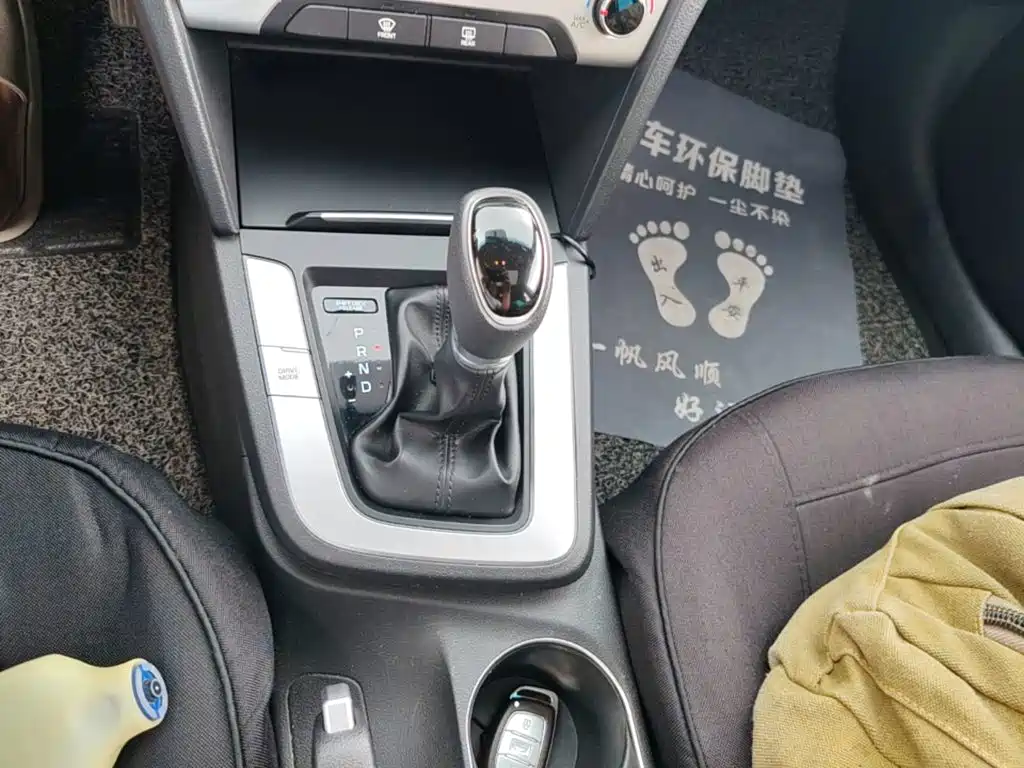 Hyundai Elantra — миниатюра 14