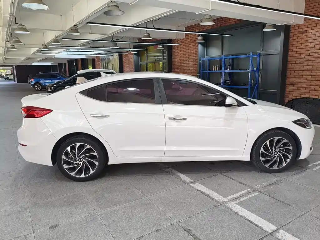 Hyundai Elantra — миниатюра 5