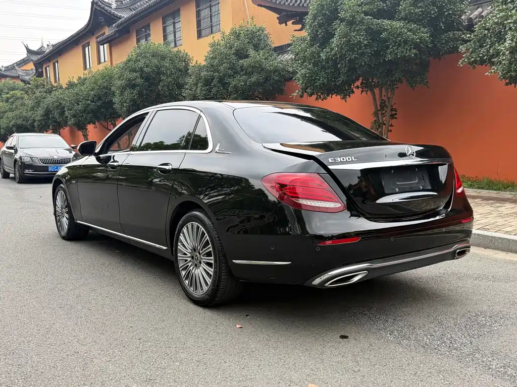 Mercedes-Benz E-Class — миниатюра 15