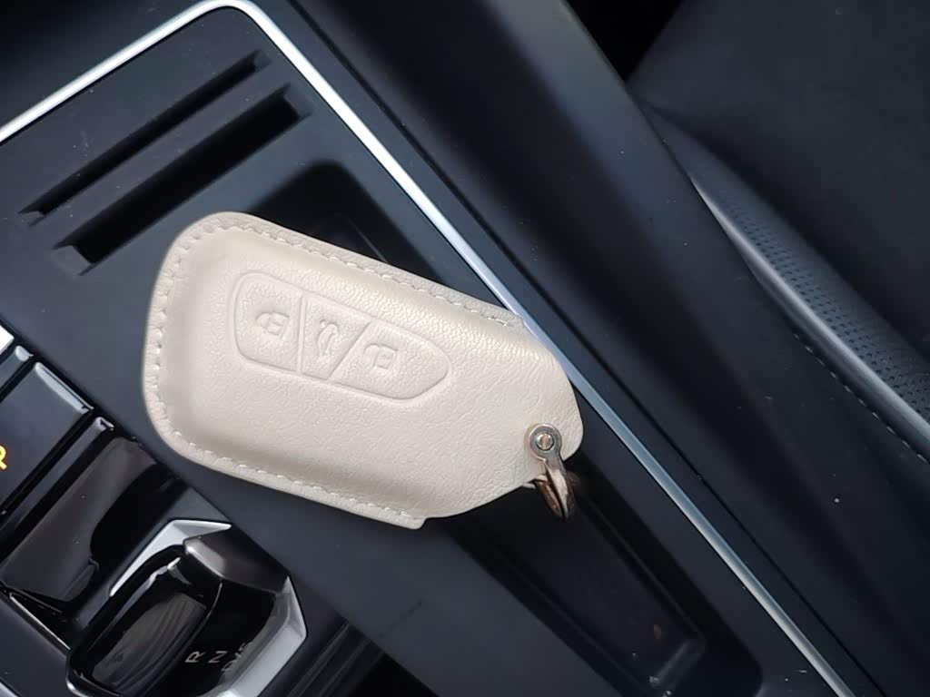 Volkswagen Golf 1.4 л 2024 г. Белый, пробег 18000 км