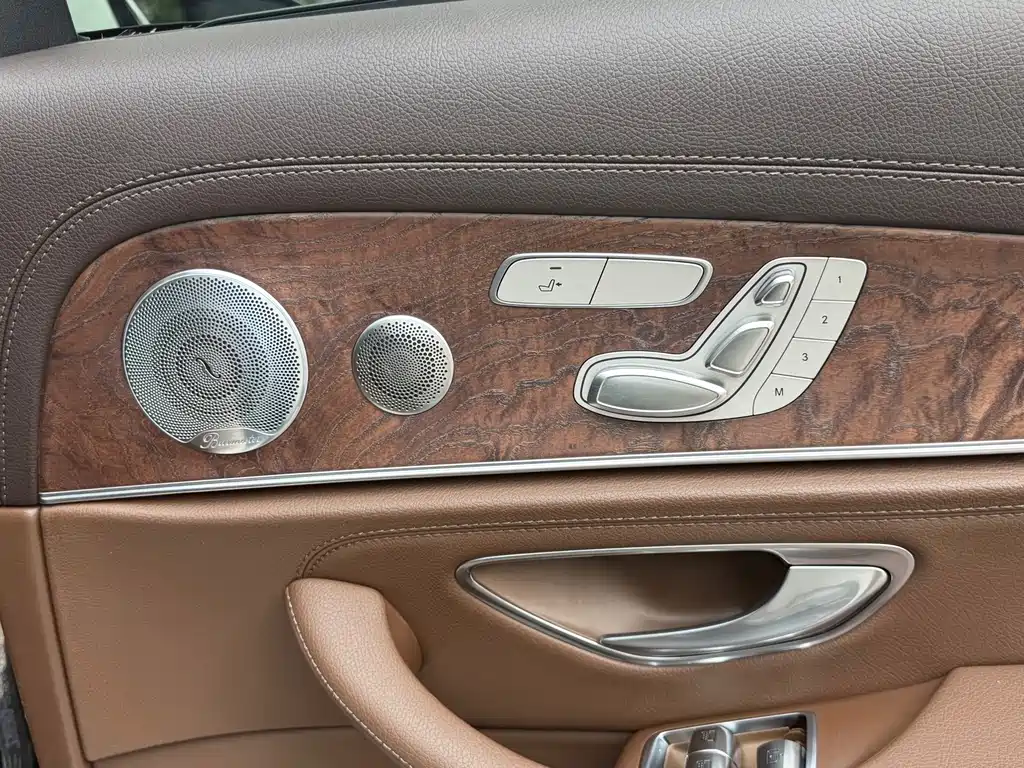 Mercedes-Benz E-Class — миниатюра 10