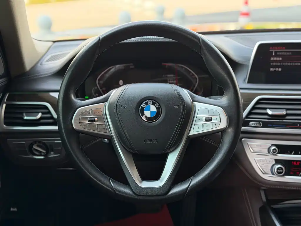 BMW 7 Series — миниатюра 15
