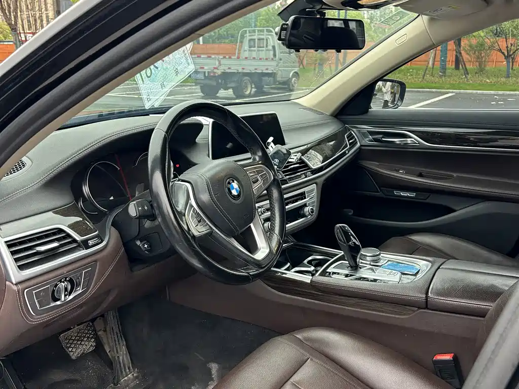 BMW 7 Series 7 2018 730Li Lead