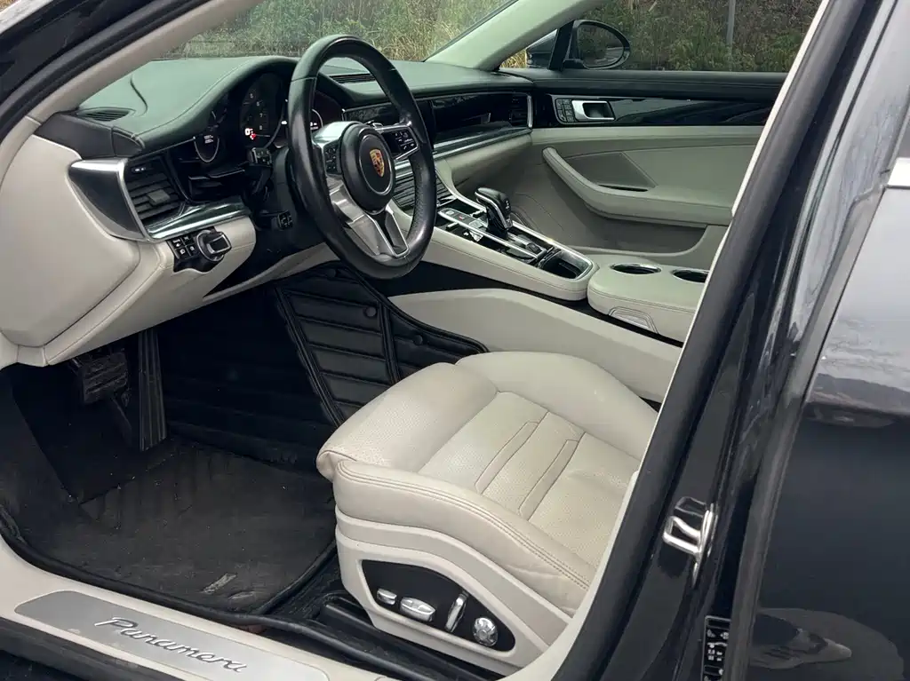 PORSCHE PANAMERA