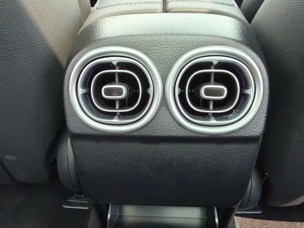 Mercedes-Benz C-Class — миниатюра 14