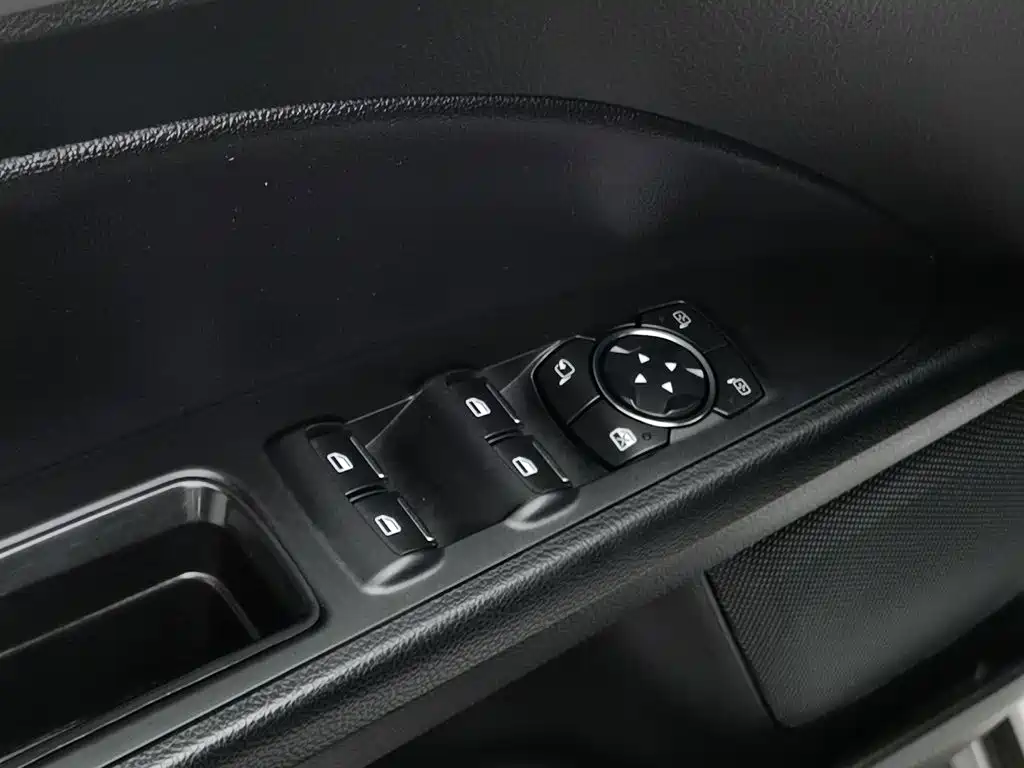 Ford Mondeo — миниатюра 9