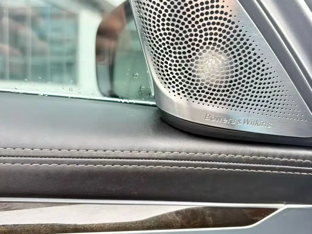BMW 7 Series — миниатюра 10