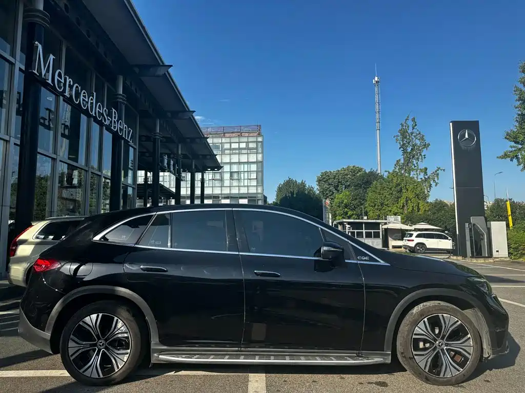 Mercedes-Benz EQE SUV — миниатюра 4