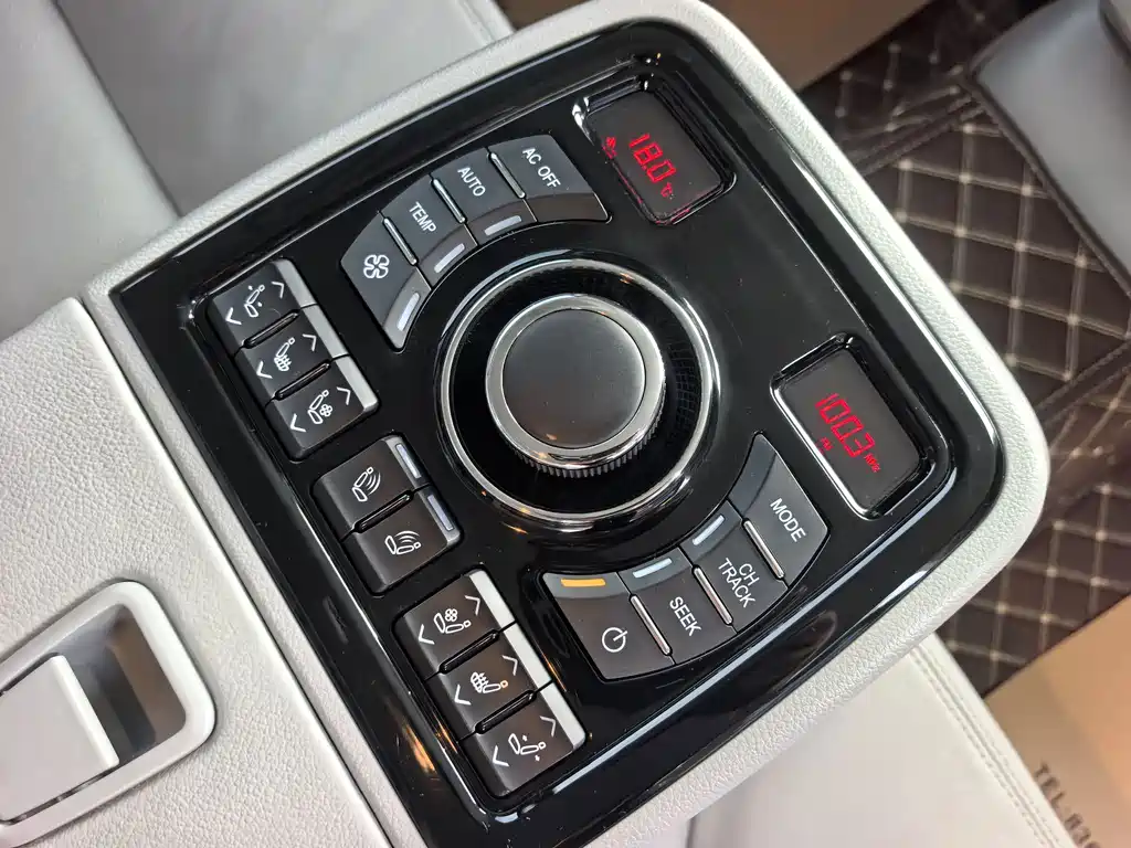 Hongqi Hongqi H7 — миниатюра 9
