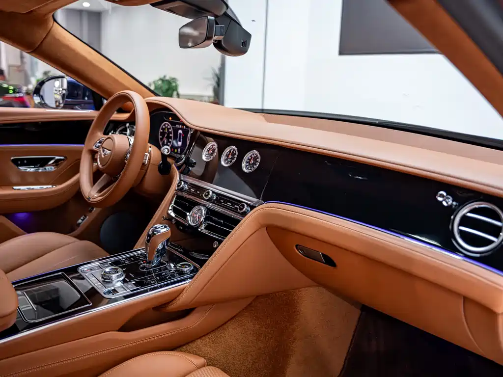 Bentley Flying Spur — миниатюра 10