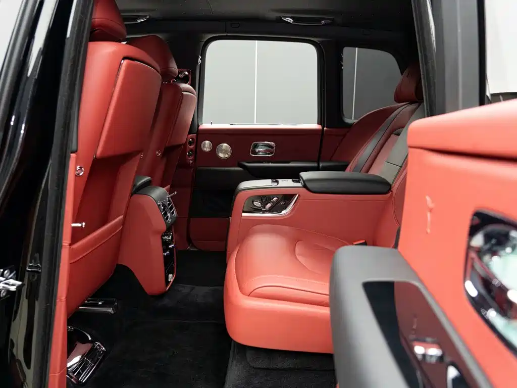 Rolls-Royce Cullinan — миниатюра 12