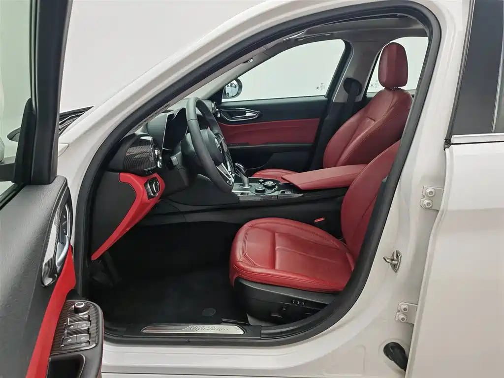 Alfa Romeo Giulia 2017 2.0T 200HP Luxury