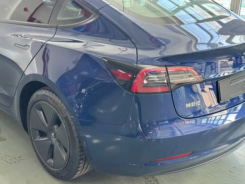 Tesla Model 3 — миниатюра 6