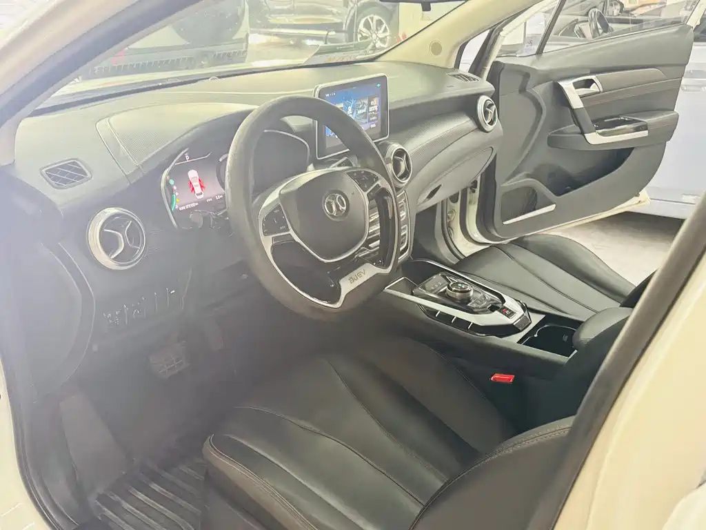 BAIC EU5 — миниатюра 7
