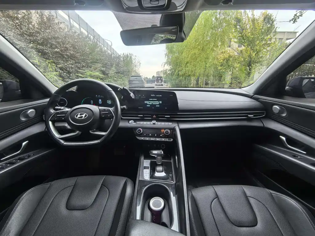 Hyundai Elantra — миниатюра 10