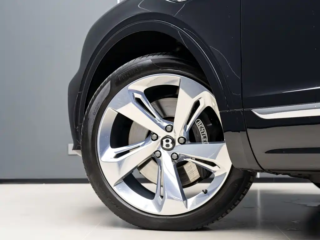 Bentley Bentayga — миниатюра 5
