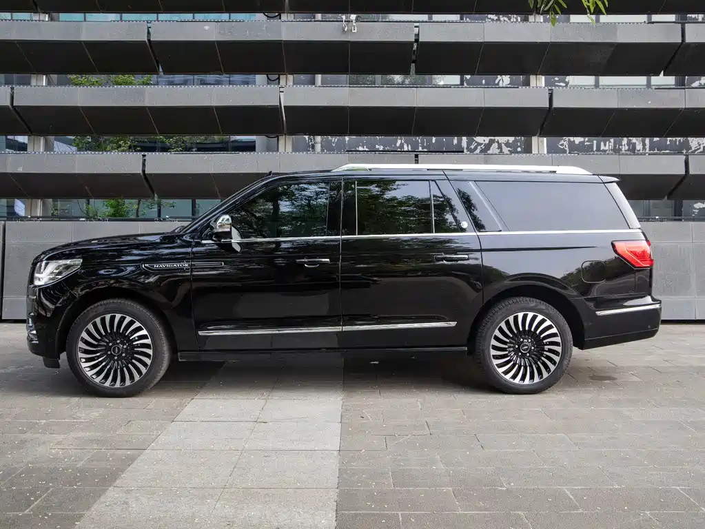 Lincoln Navigator — миниатюра 24