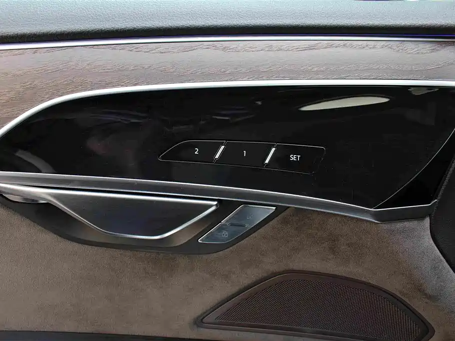 Audi A8 — миниатюра 10