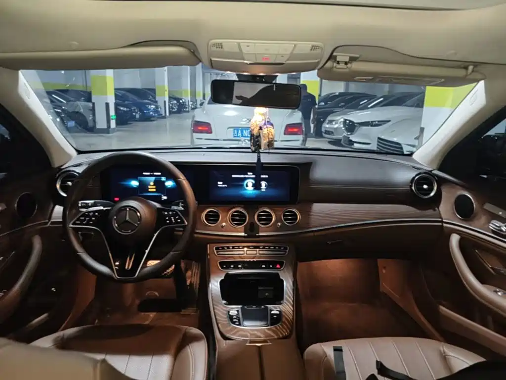 Mercedes-Benz E-Class — миниатюра 18