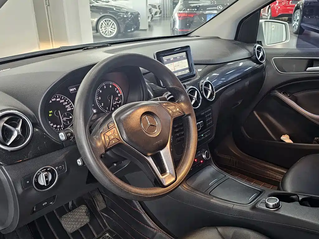 Mercedes-Benz B-Class — миниатюра 7