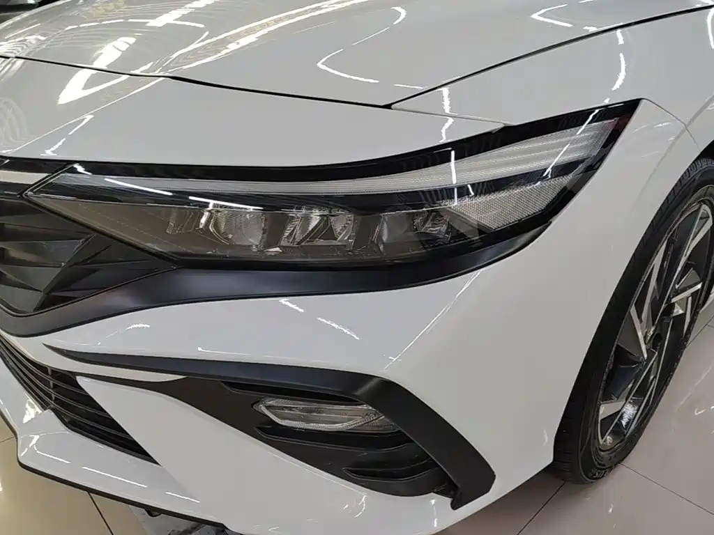Hyundai Elantra — миниатюра 24