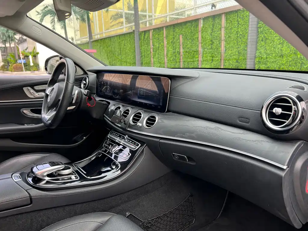 Mercedes-Benz E-Class — миниатюра 11