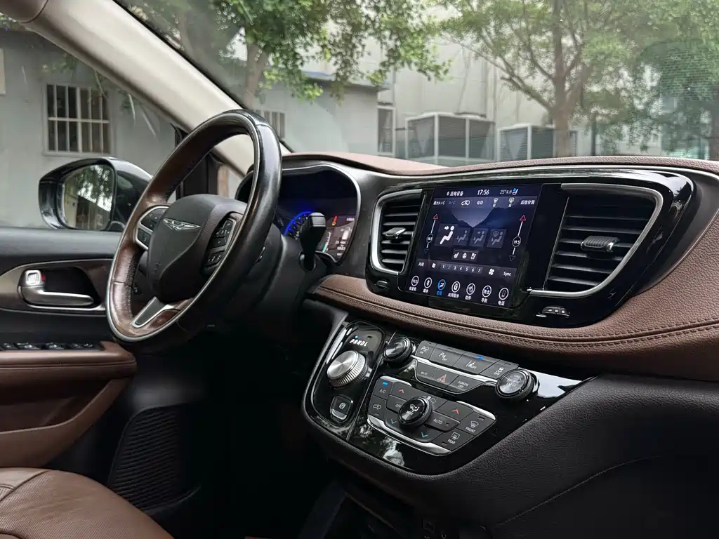 Chrysler Grand Voyager (Import) — миниатюра 19