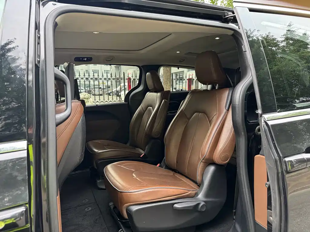 Chrysler Grand Voyager (Import) — миниатюра 26