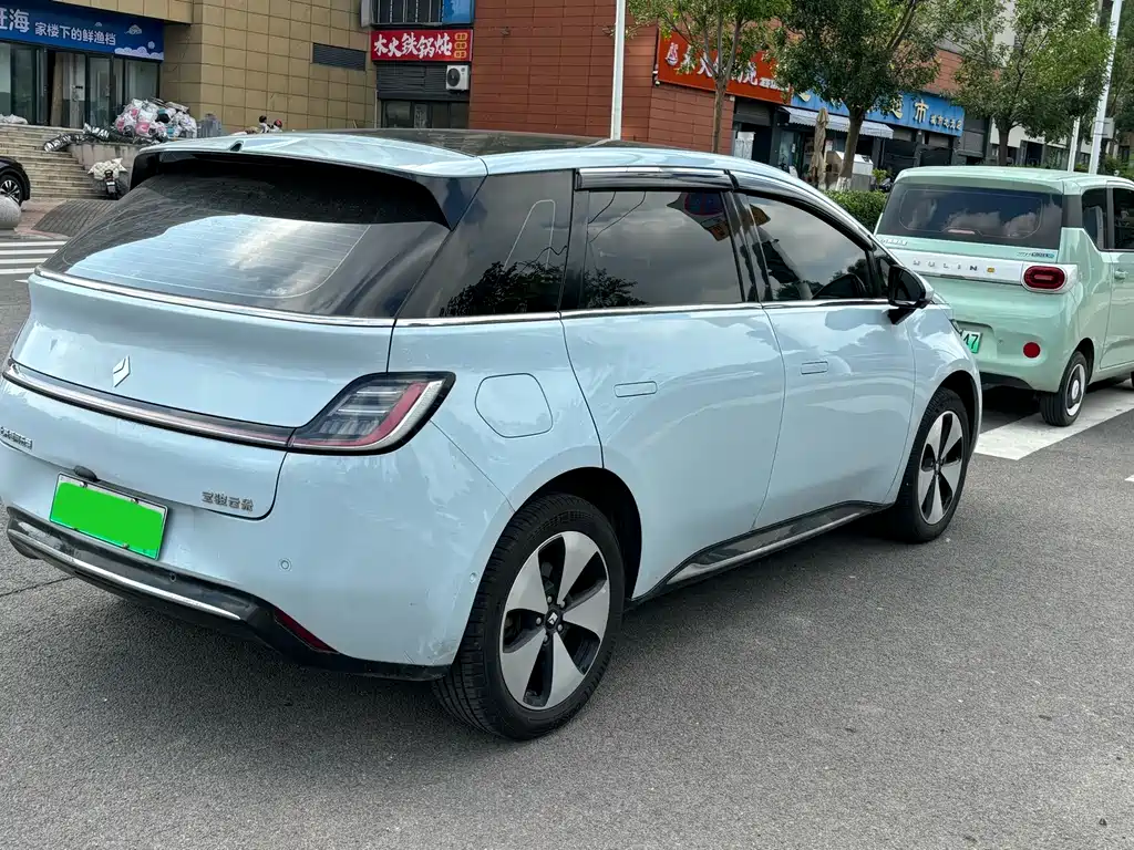 Baojun Yunduo — миниатюра 6