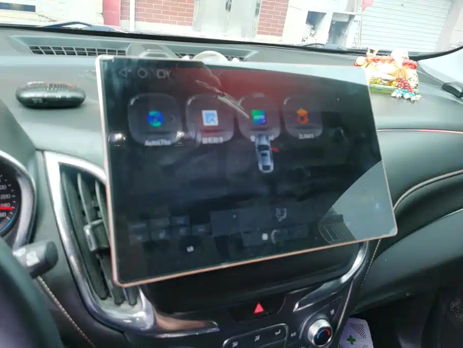 Chevrolet Equinox — миниатюра 13