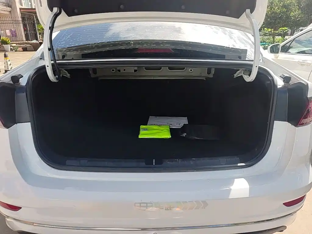 Geely Emgrand — миниатюра 19