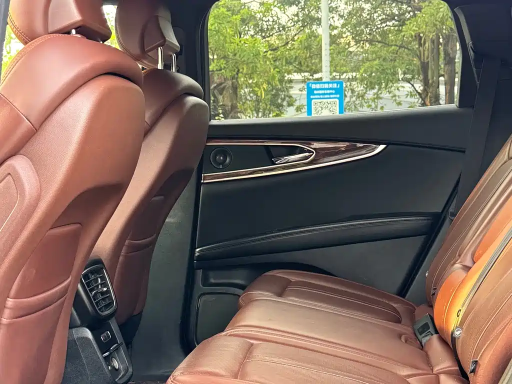 Lincoln Nautilus 2019 2.7T V