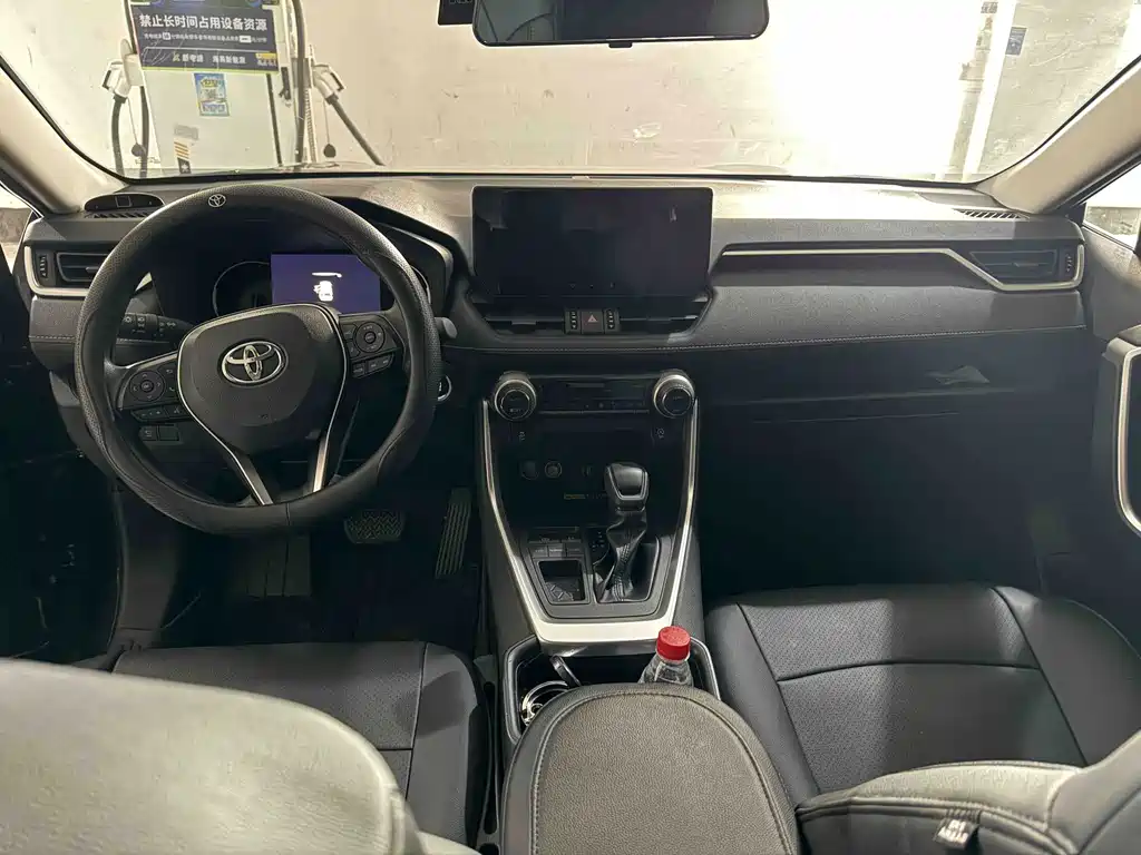 Toyota RAV4 — миниатюра 7