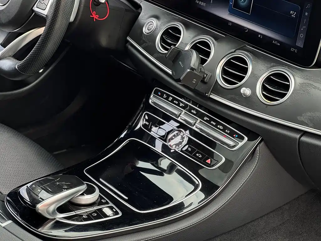 Mercedes-Benz E-Class — миниатюра 13