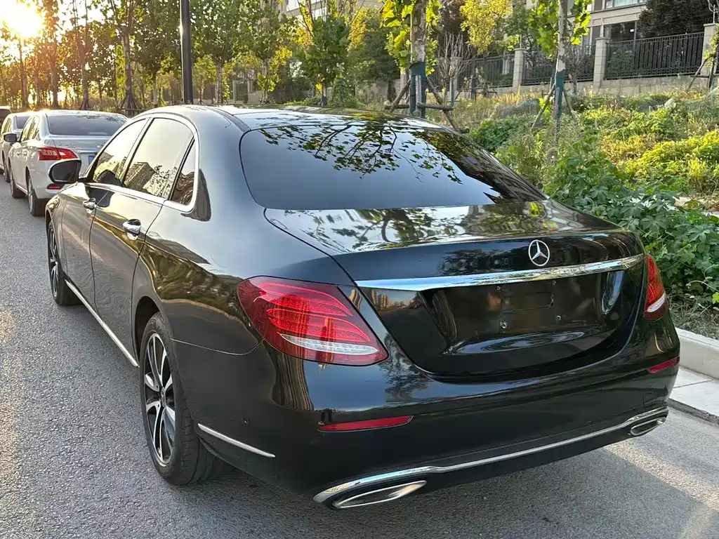 Mercedes-Benz E-Class — миниатюра 9