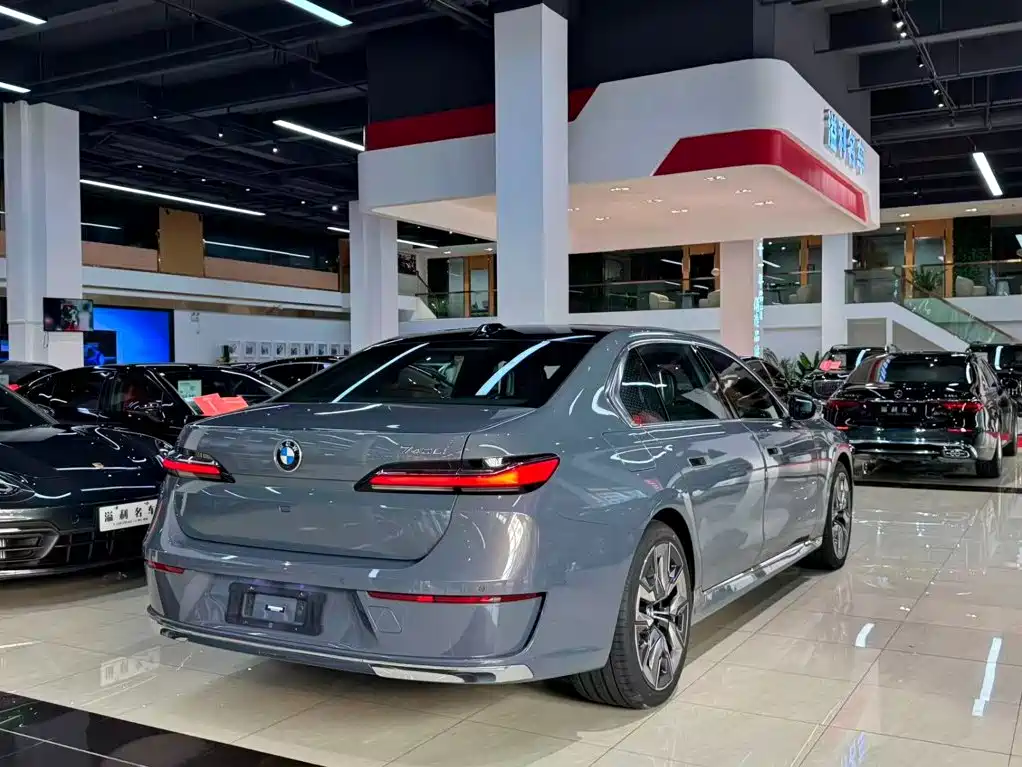 BMW 7 Series — миниатюра 3
