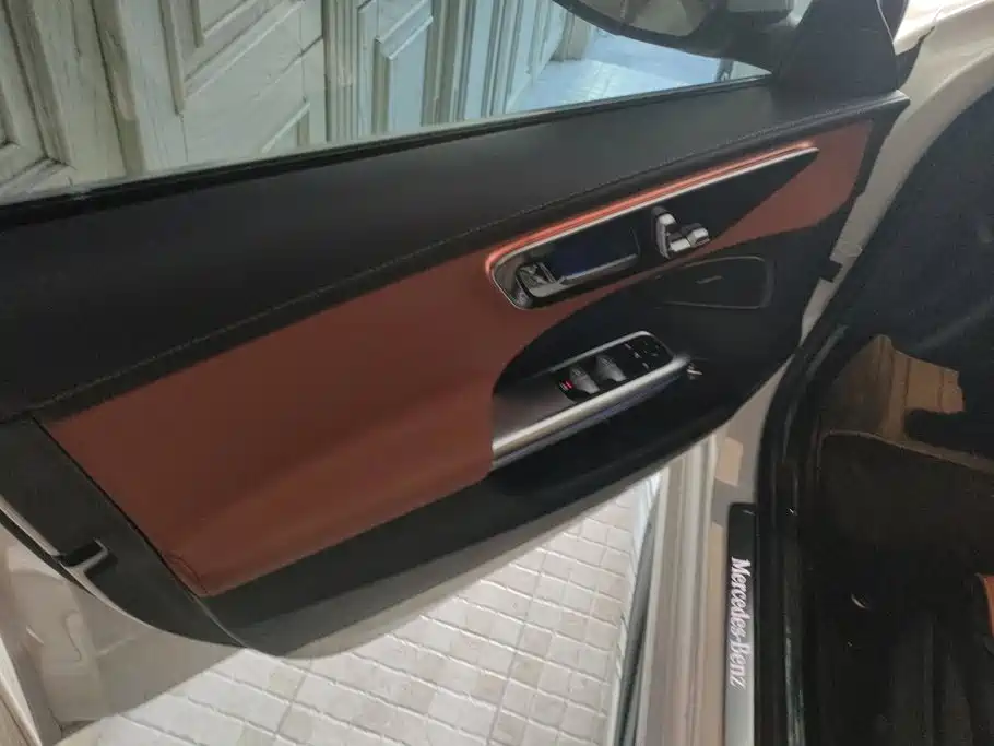 Mercedes-Benz C-Class — миниатюра 6