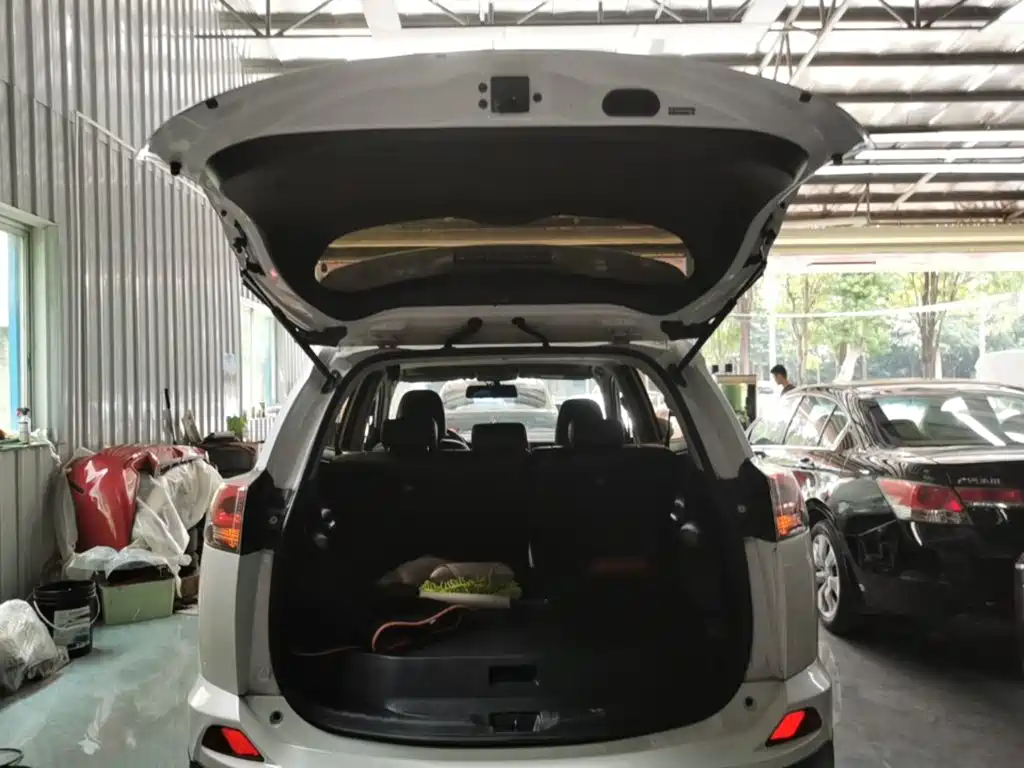 Toyota RAV4 — миниатюра 19