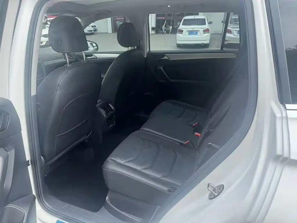 Volkswagen Tiguan L L 2019 330TSI AT Luxury VI